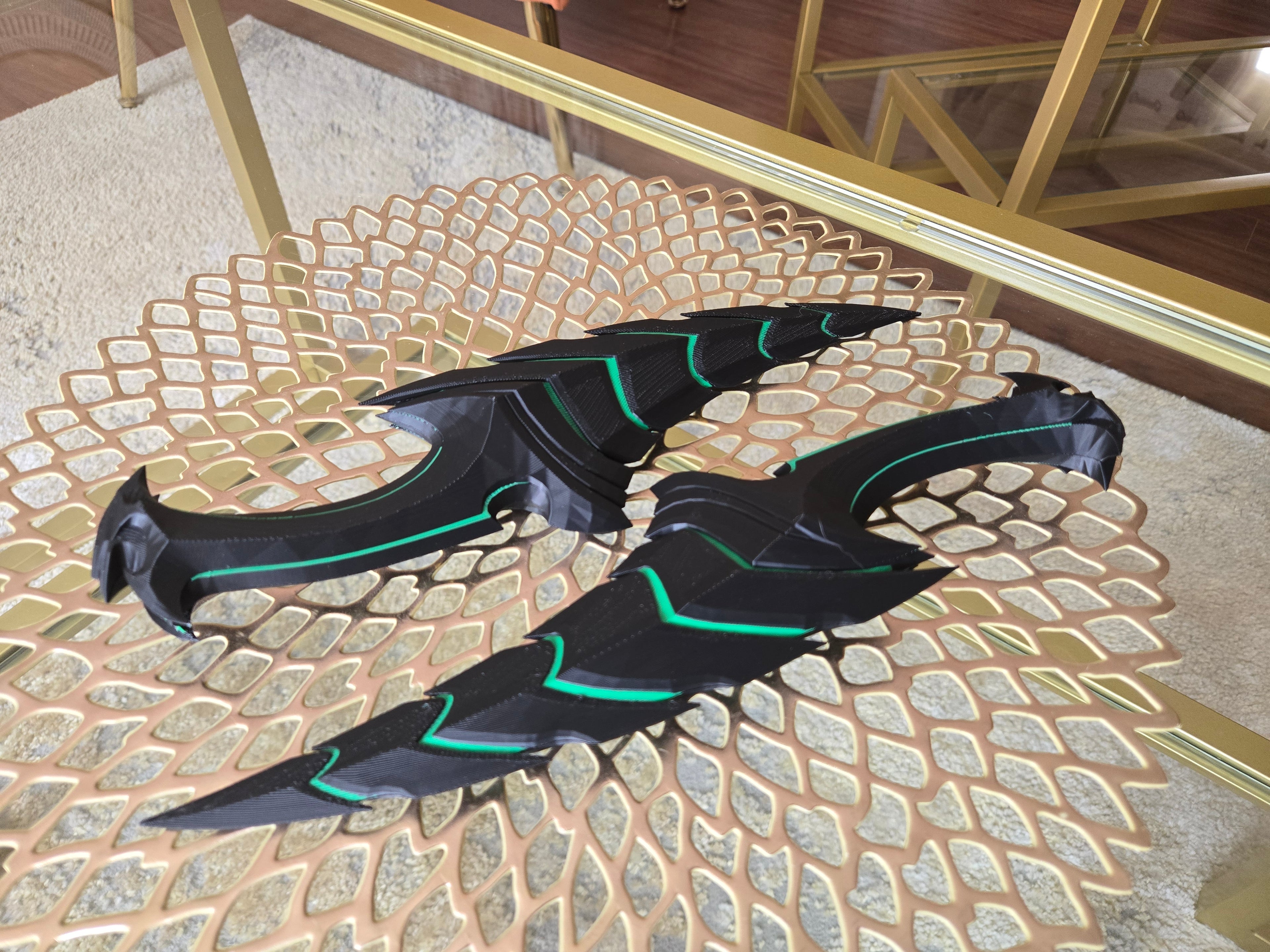 Helix Daggers Cosplay Prop – Hand Painted 1:1 Scale Valorant Melee Replica handcrafted collectible