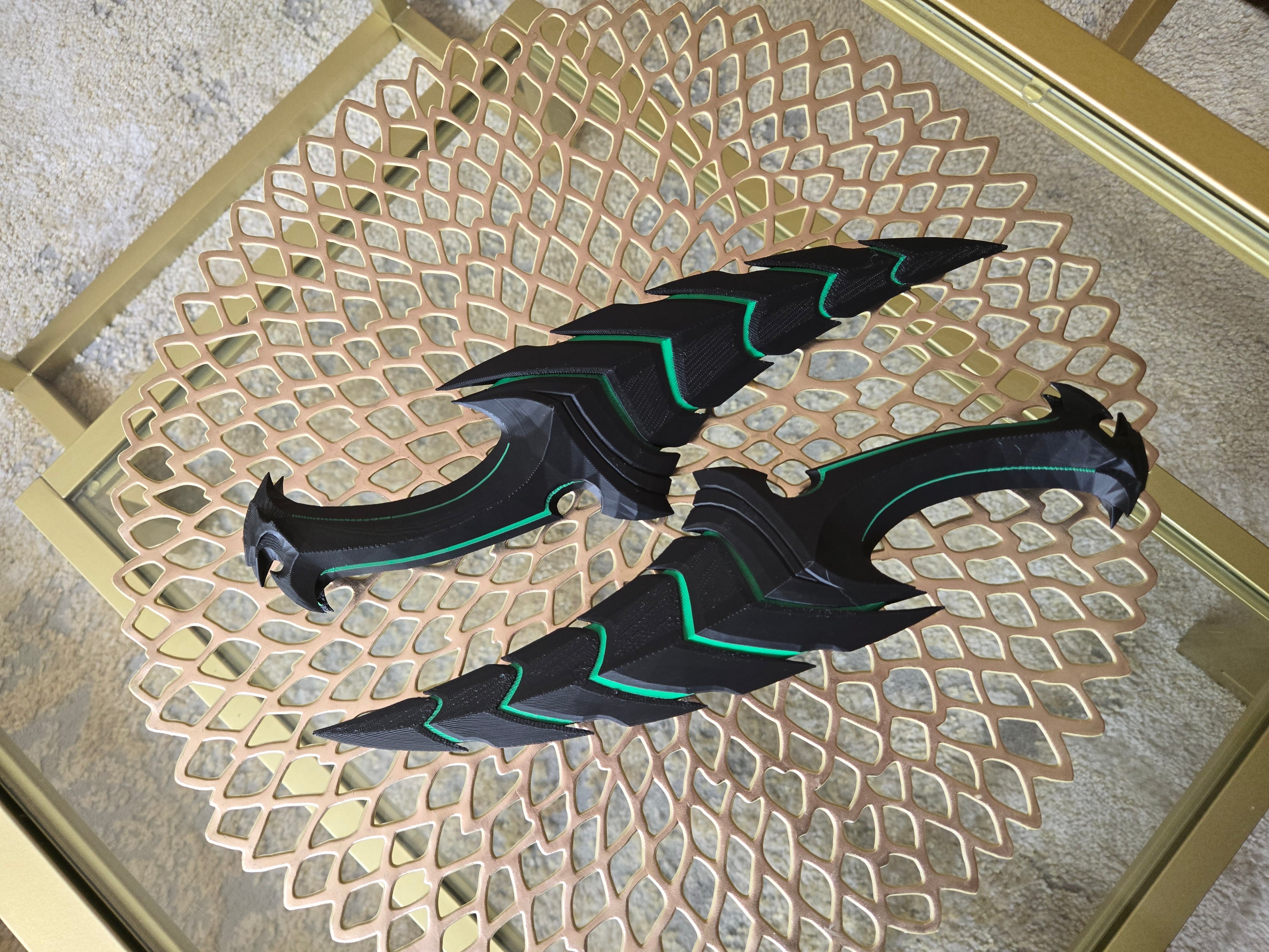 Helix Daggers Cosplay Prop – Hand Painted 1:1 Scale Valorant Melee Replica handcrafted collectible