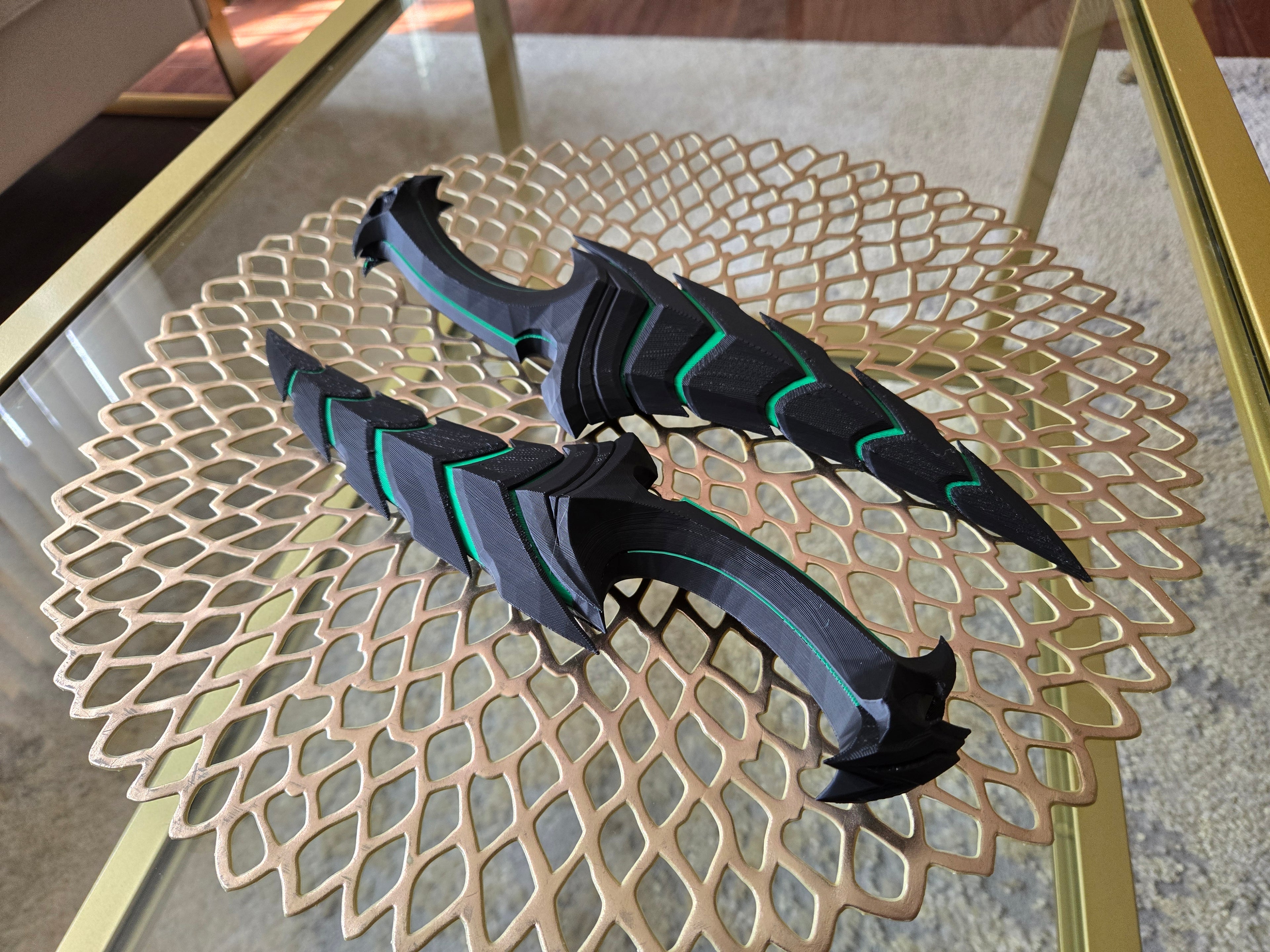 Helix Daggers Cosplay Prop – Hand Painted 1:1 Scale Valorant Melee Replica handcrafted collectible