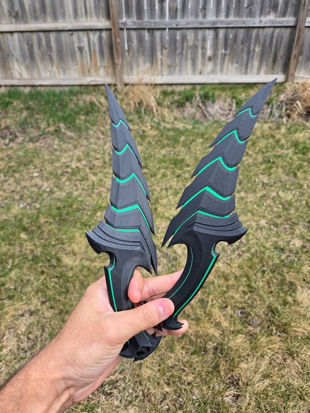Helix Daggers Cosplay Prop – Hand Painted 1:1 Scale Valorant Melee Replica handcrafted collectible