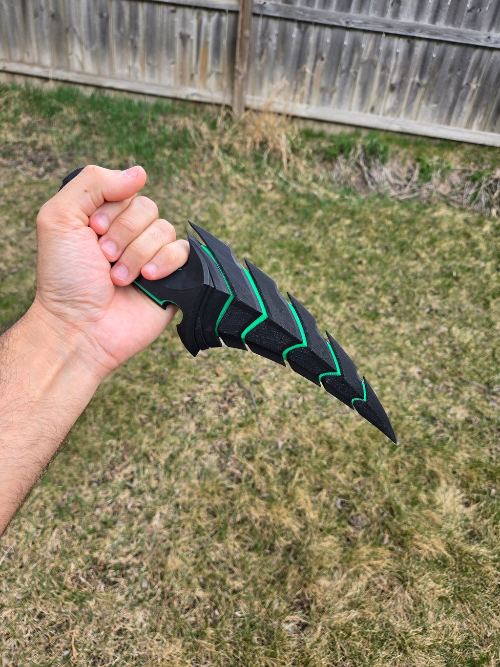 Helix Daggers Cosplay Prop – Hand Painted 1:1 Scale Valorant Melee Replica handcrafted collectible