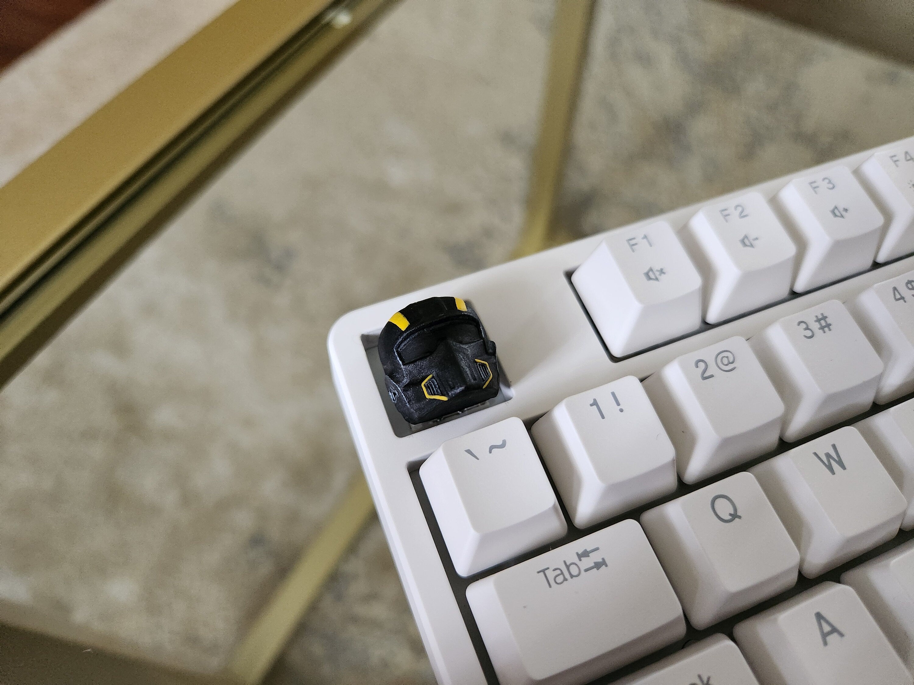 Hand-painted sci-fi helmet artisan keycap