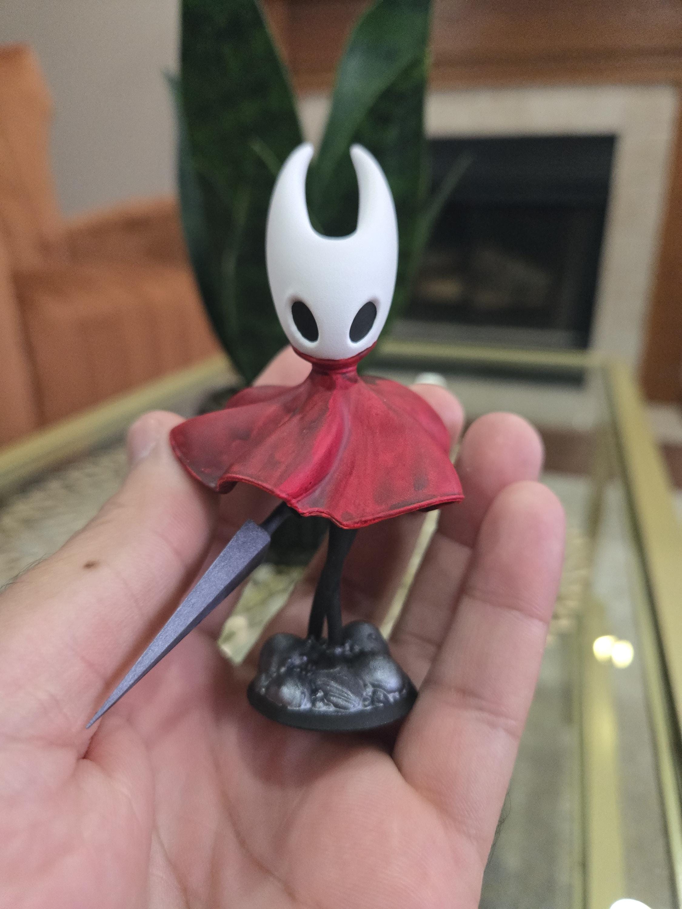 Hand-painted hollow knight silksong hornet figure – 200 mm tall collectible display figure
