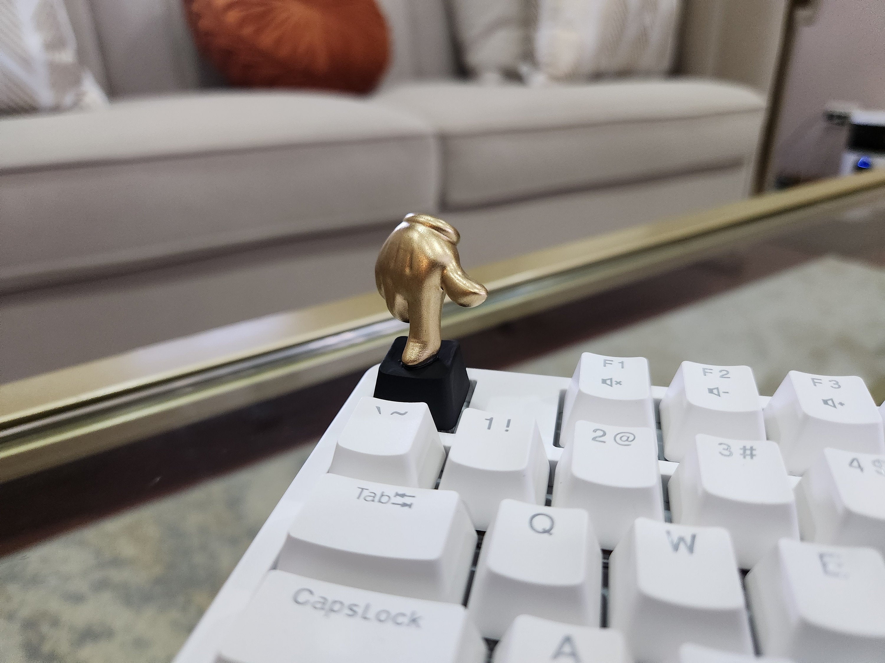 Hand-painted golden glove finger artisan keycap