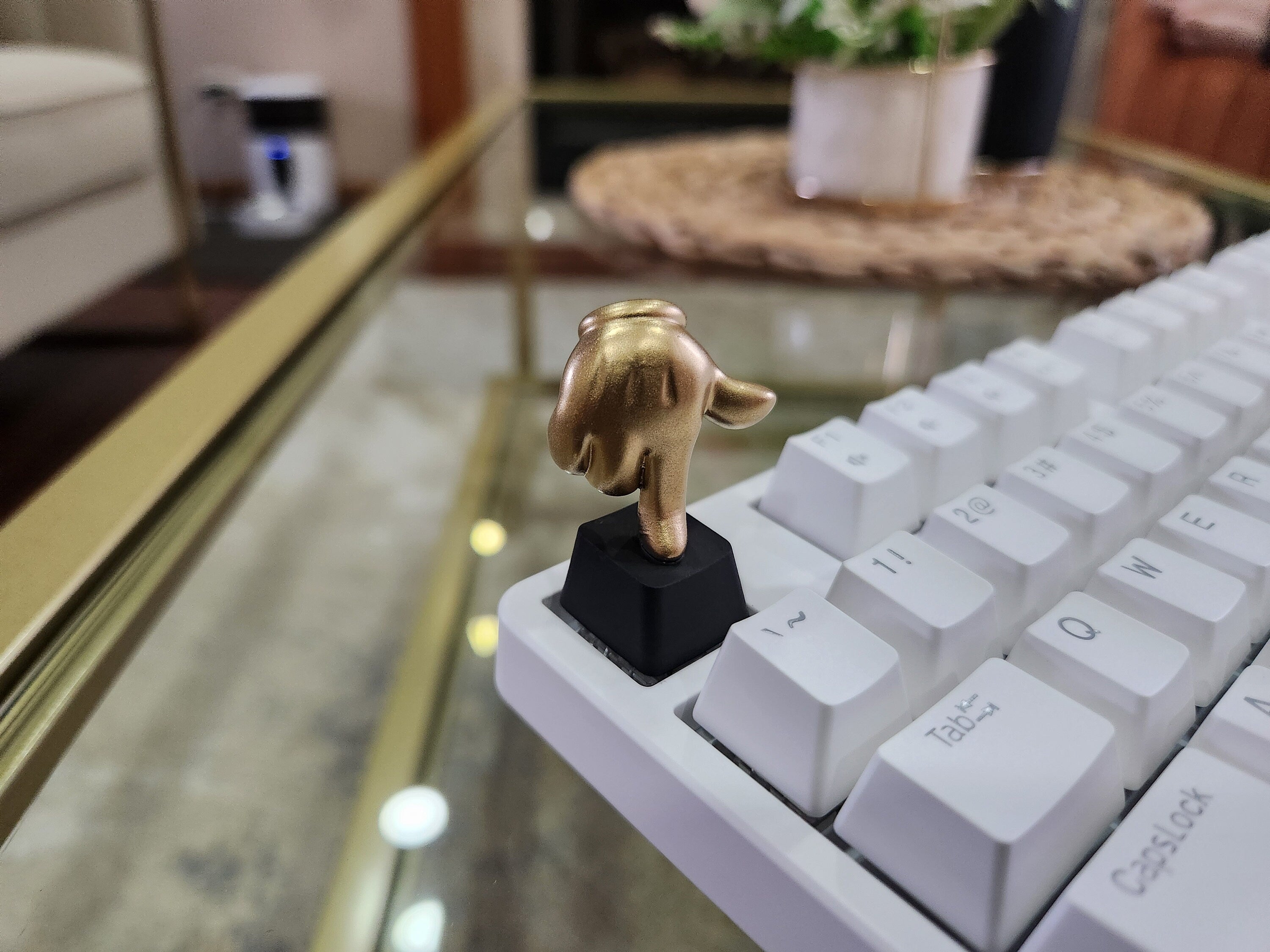 Hand-painted golden glove finger artisan keycap
